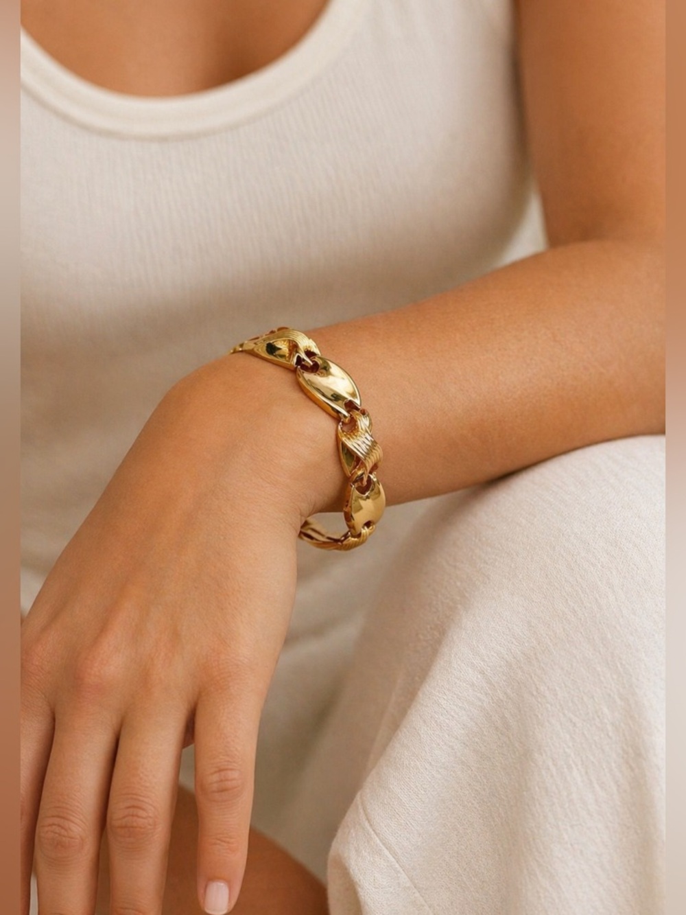 Vintage 70s Gold Tone Sculptural Link Bracelet Statement